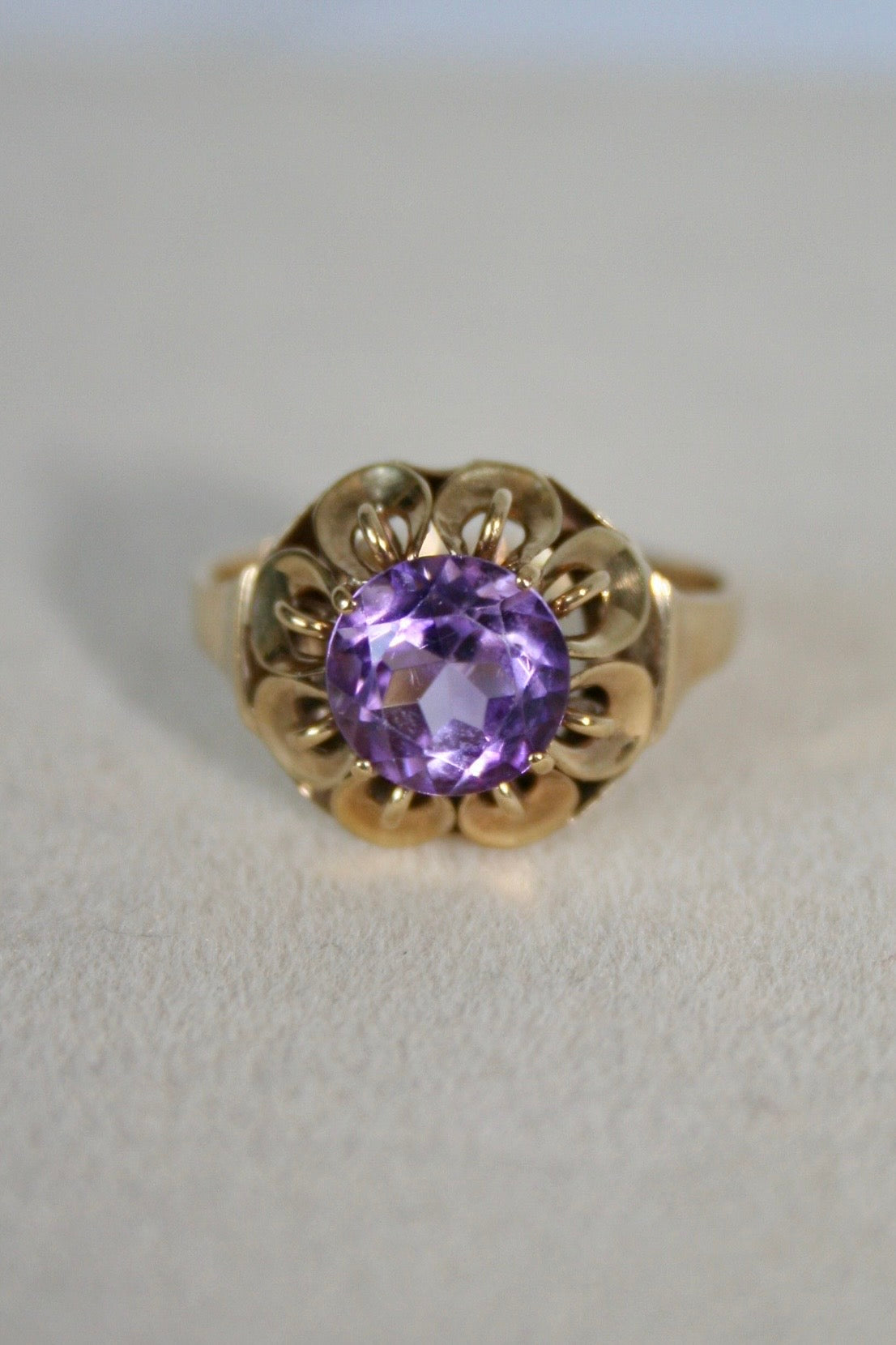 Beautiful 8K Gold Flower Amethyst Ring