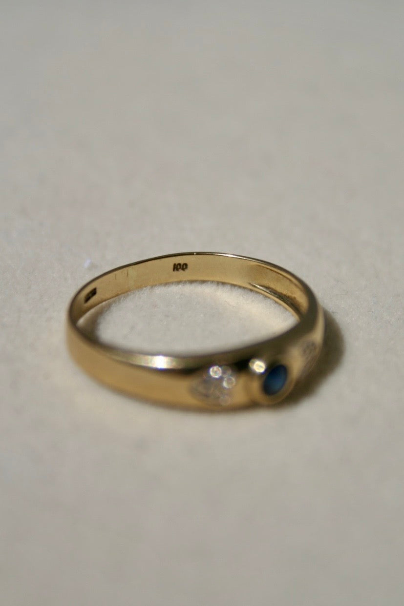 Golden Vintage Saphire and Diamond Heart Ring