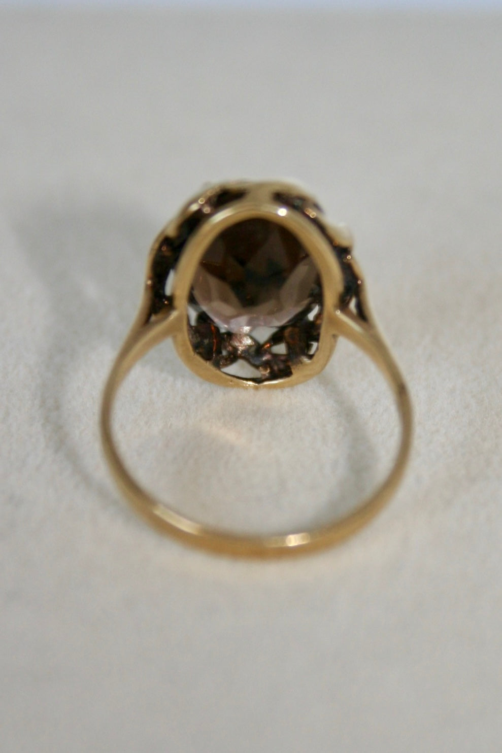 Mysterious Vintage 8K Gold Ring with Oval-Cut Smoky Quartz
