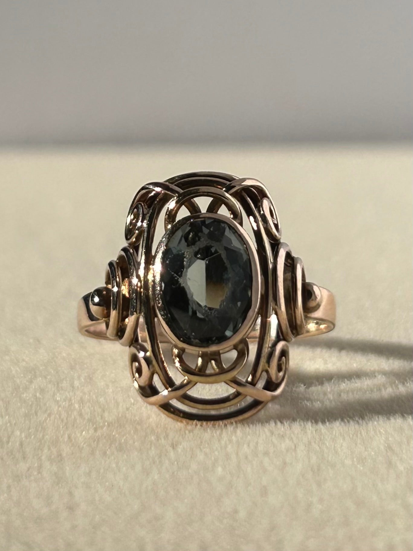 Antique Manganese Glass 8K Gold Ring