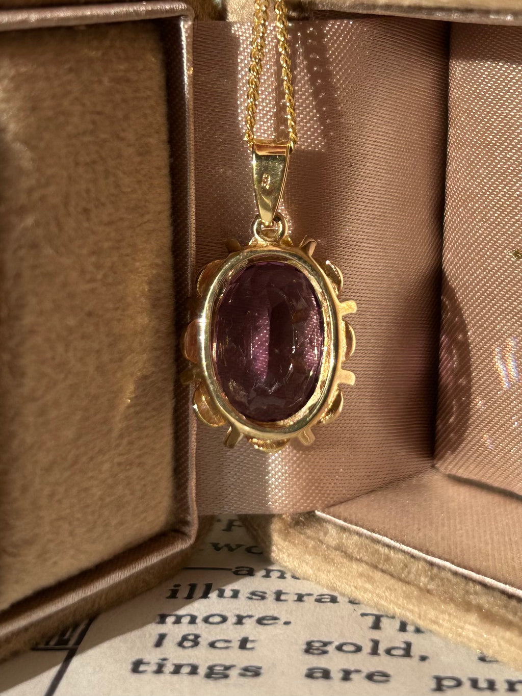 Elegant Vintage 8K Gold Amethyst Pendant