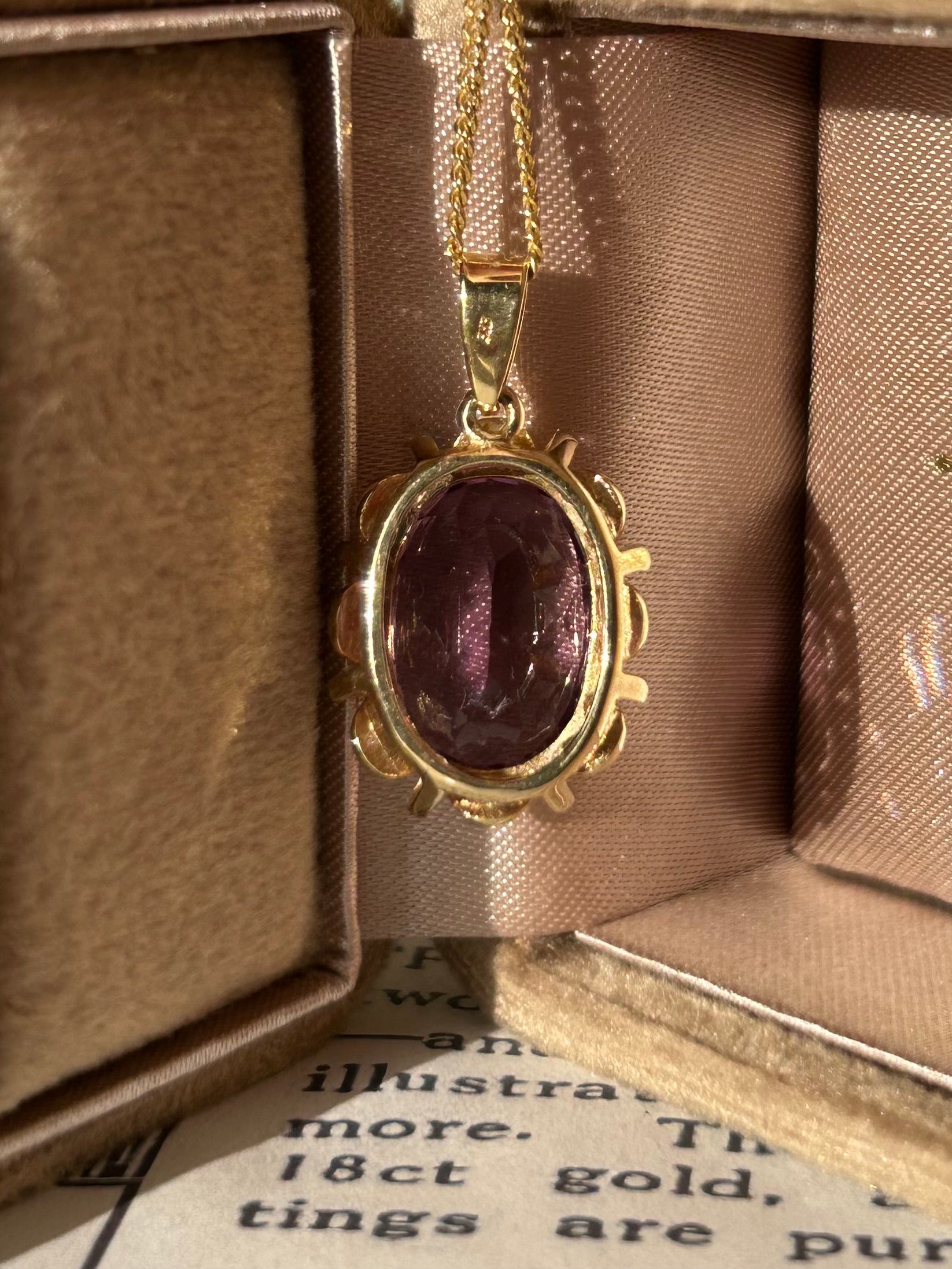 Elegant Vintage 8K Gold Amethyst Pendant