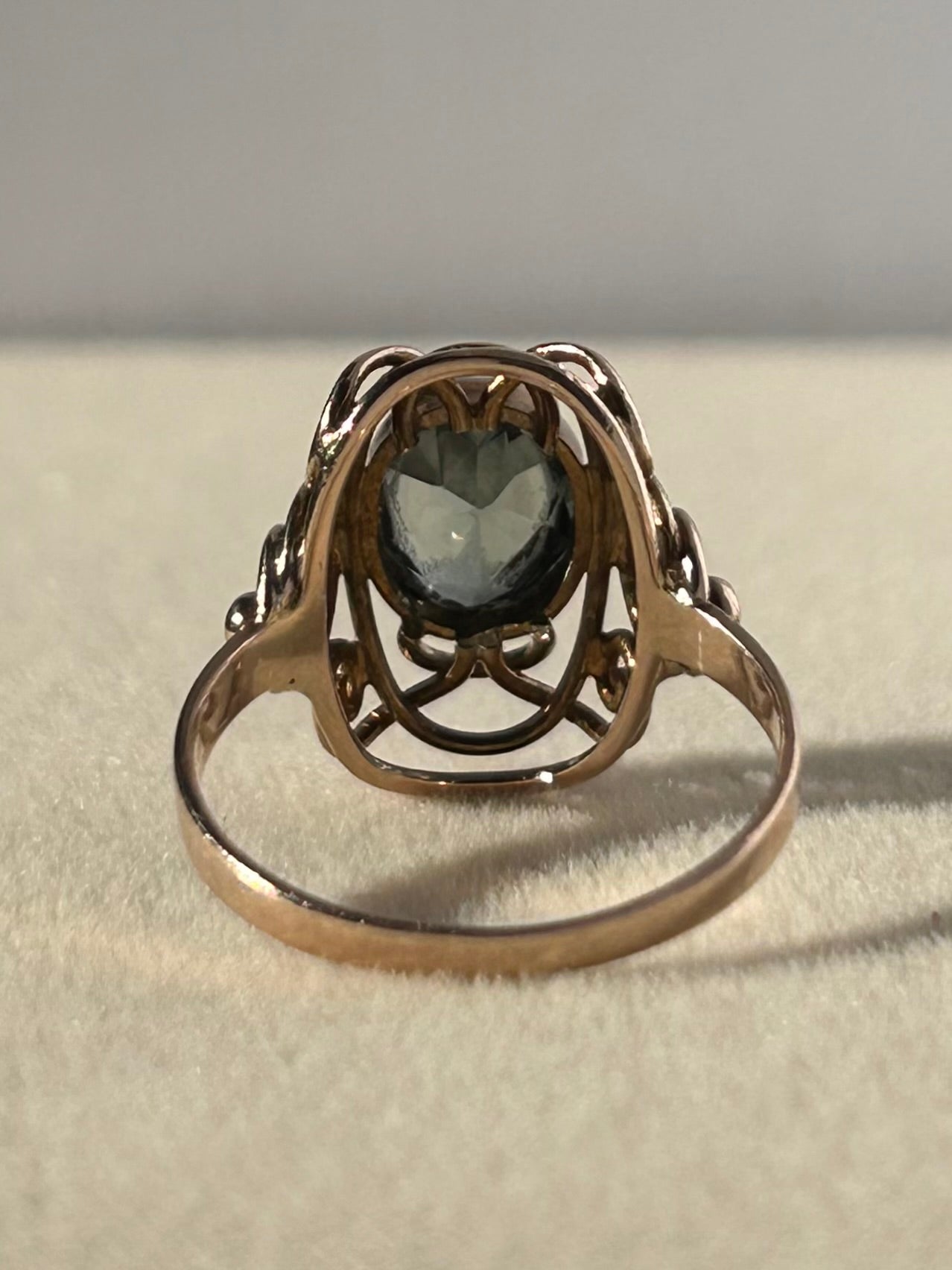 Antique Manganese Glass 8K Gold Ring