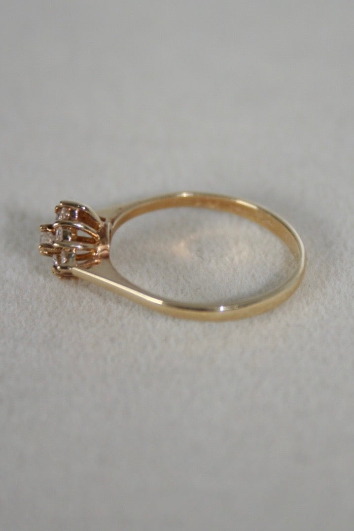 Vintage Diamond Flower Ring in 14k Gold