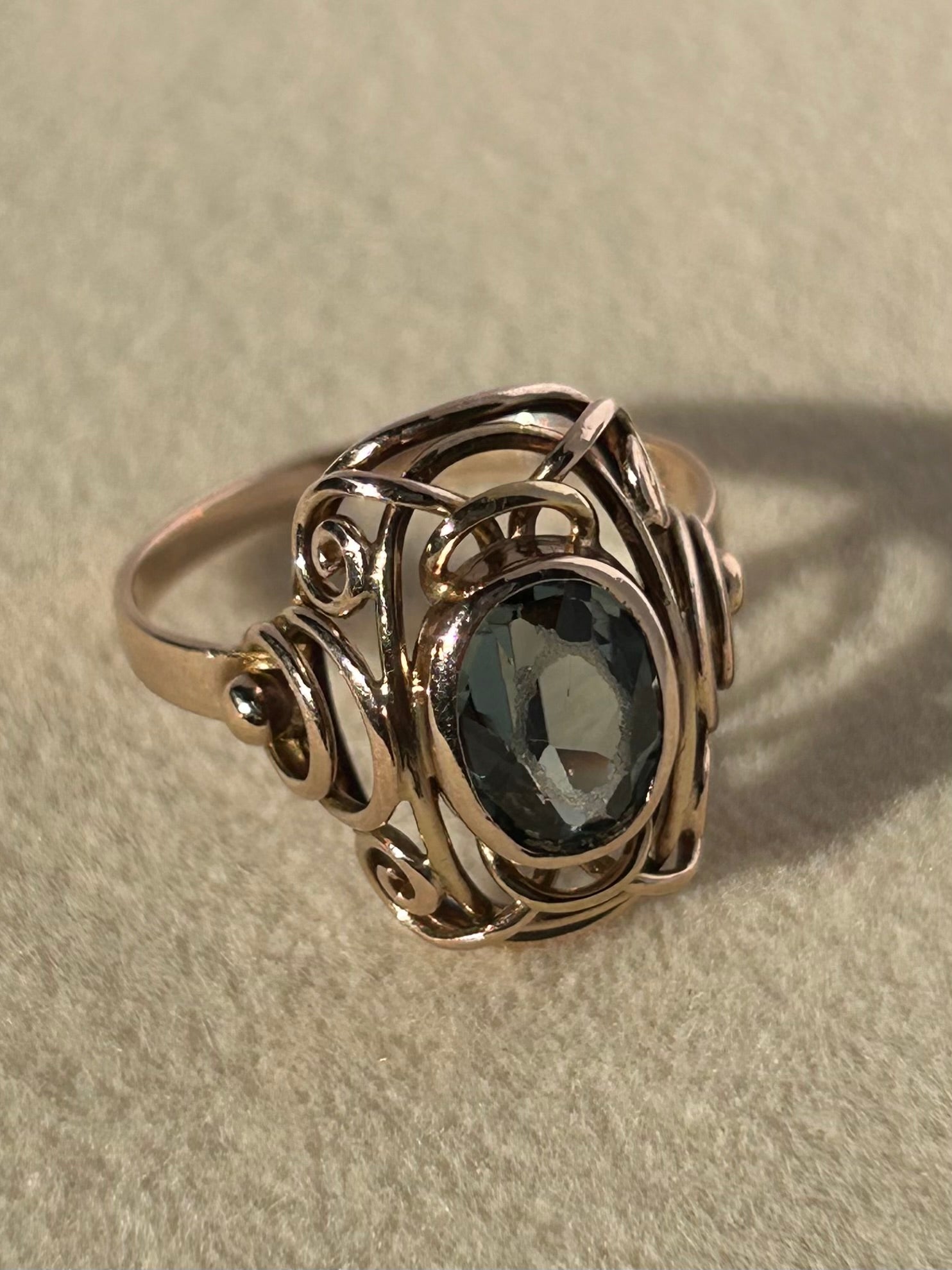 Antique Manganese Glass 8K Gold Ring