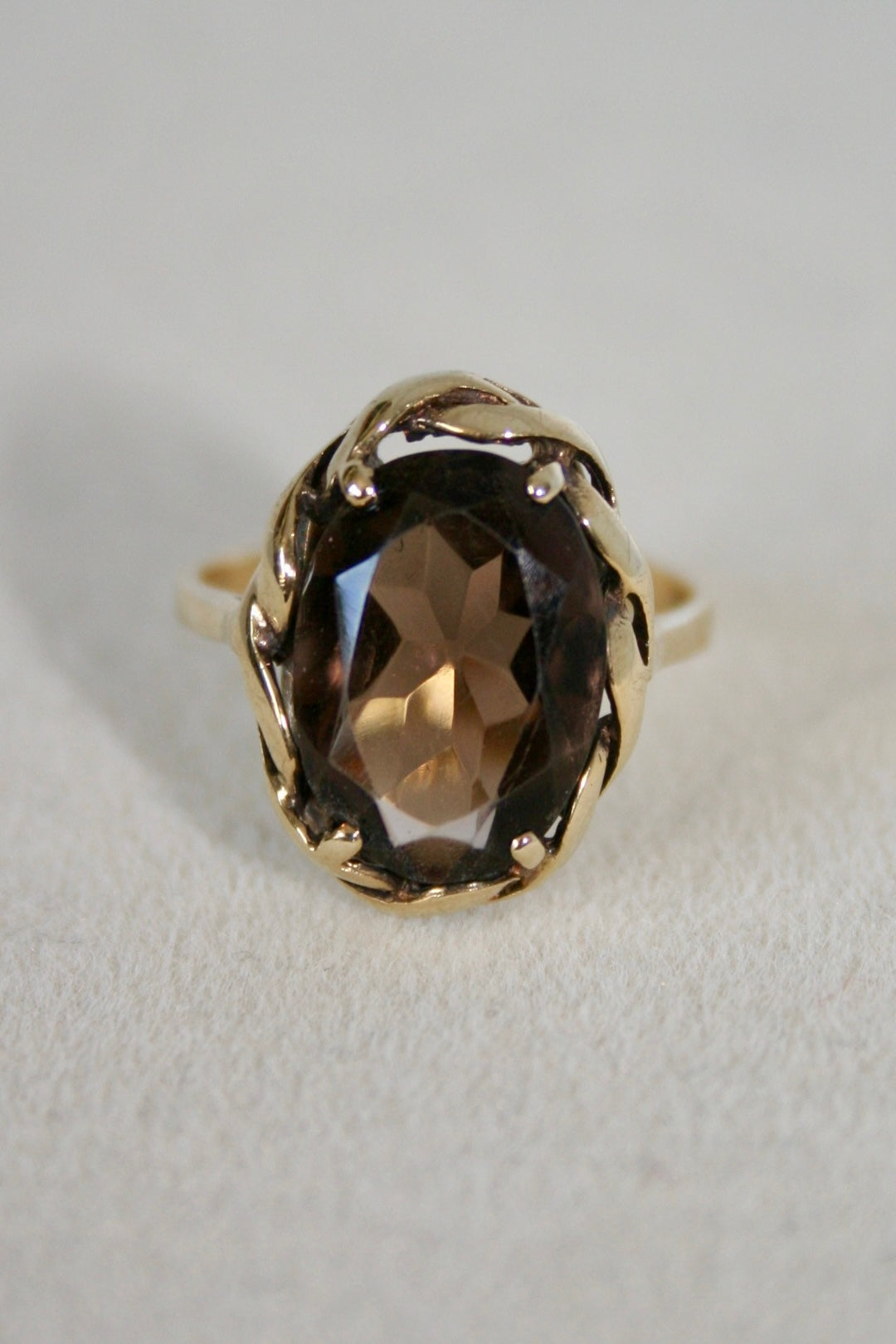 Mysterious Vintage 8K Gold Ring with Oval-Cut Smoky Quartz
