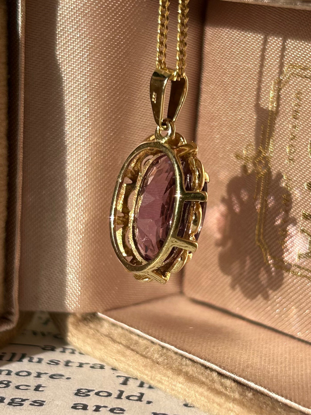 Elegant Vintage 8K Gold Amethyst Pendant