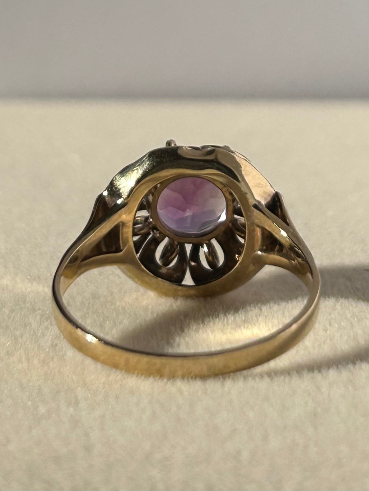 Beautiful 8K Gold Flower Amethyst Ring