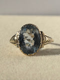 Elegante anillo de oro de 8 quilates con espinela azul simulada