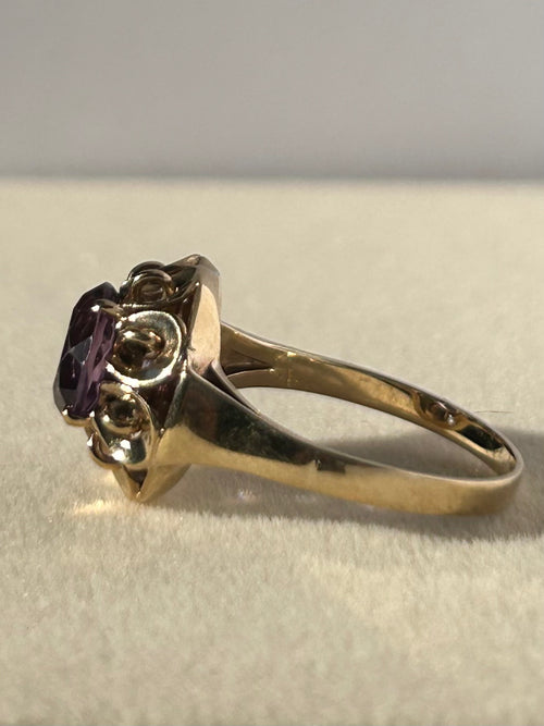 Beautiful 8K Gold Flower Amethyst Ring