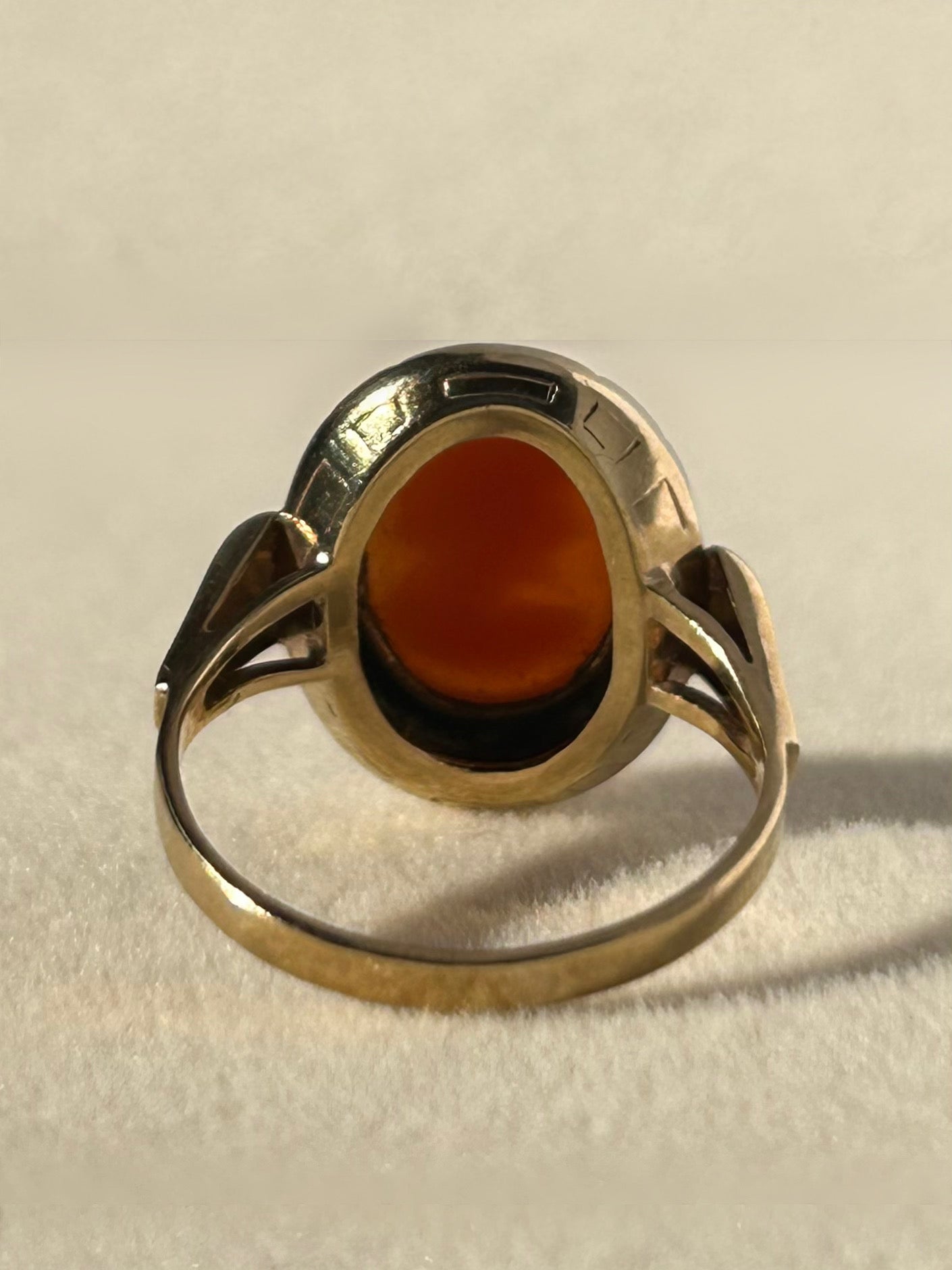 Genuine 8K Carved Cameo Gold Ring