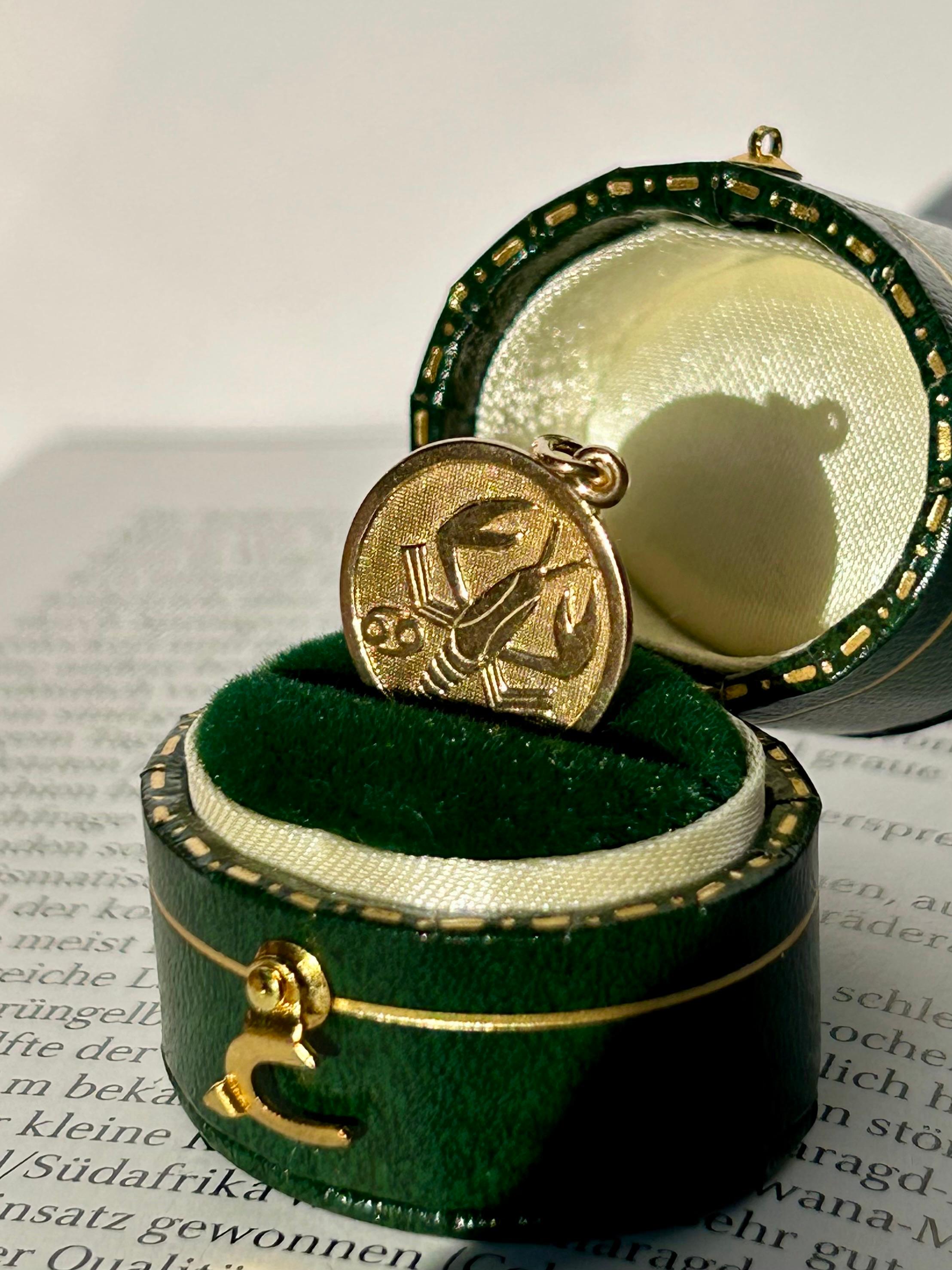Vintage 8K Gold Zodiac Sign Cancer Charm