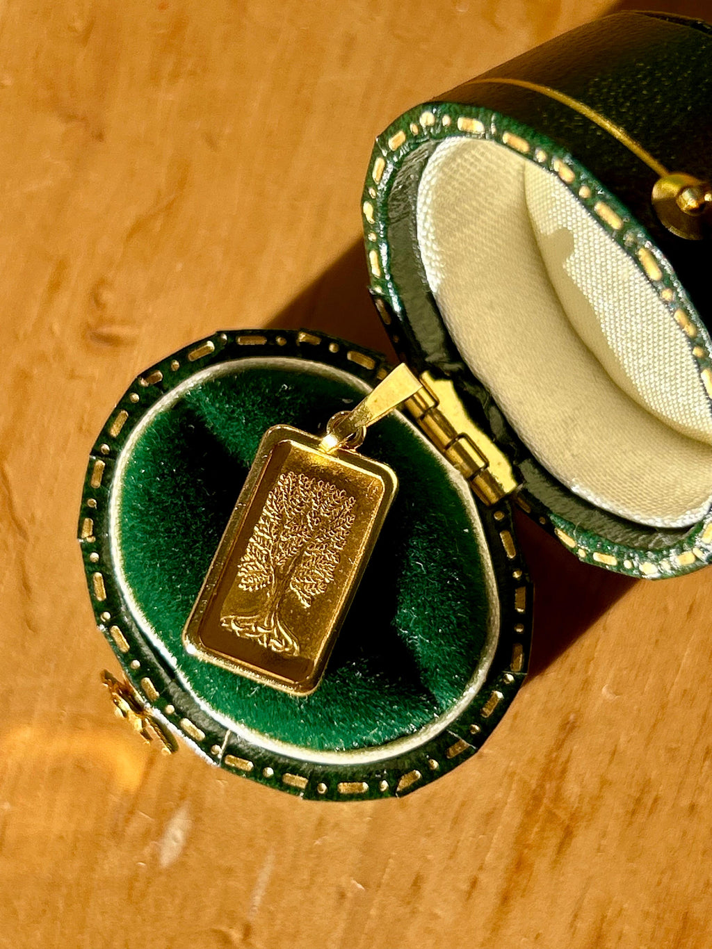 Estate 1 Gramm 24 Karat Gold Tree Charm