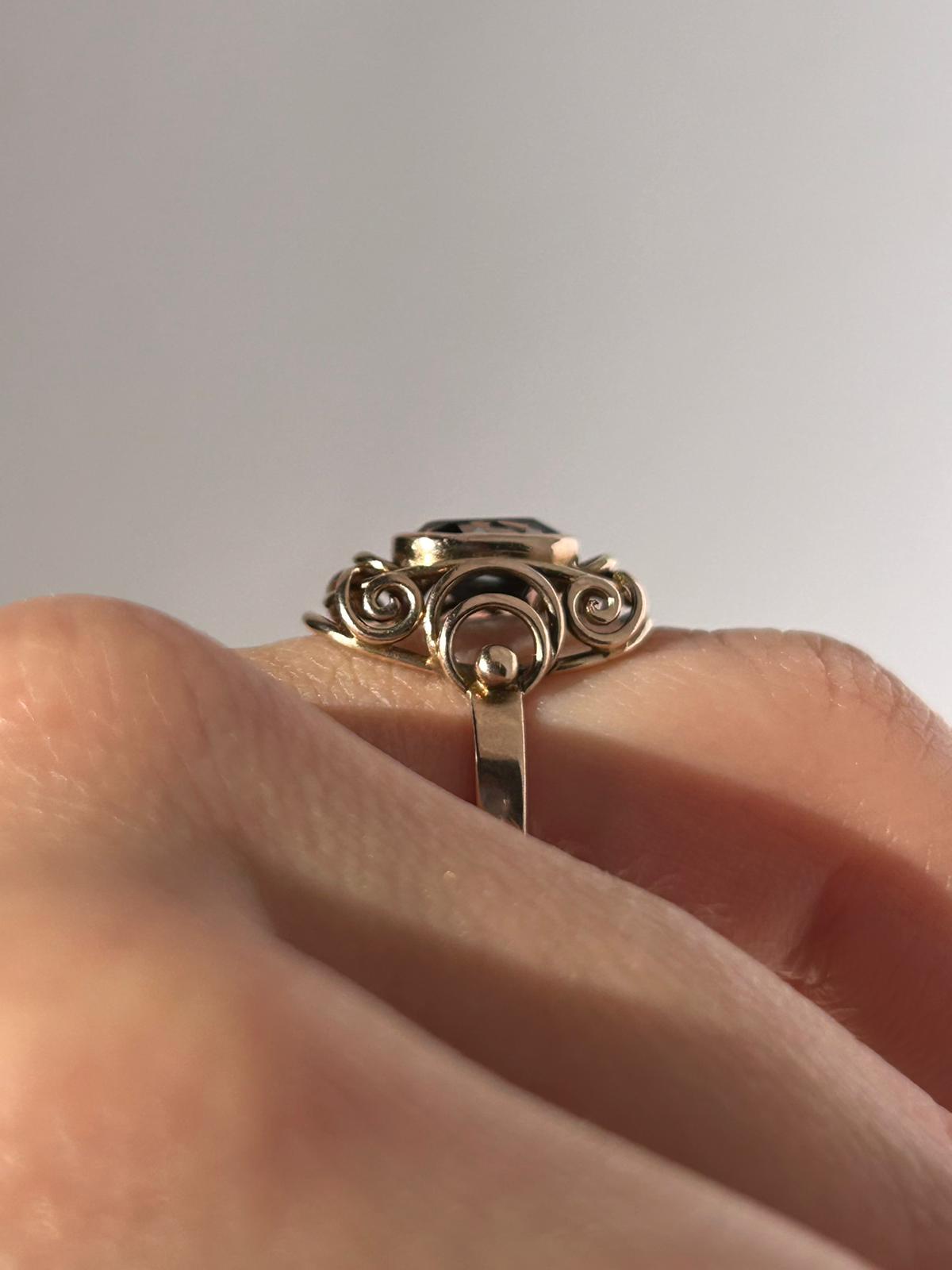 Antique Manganese Glass 8K Gold Ring