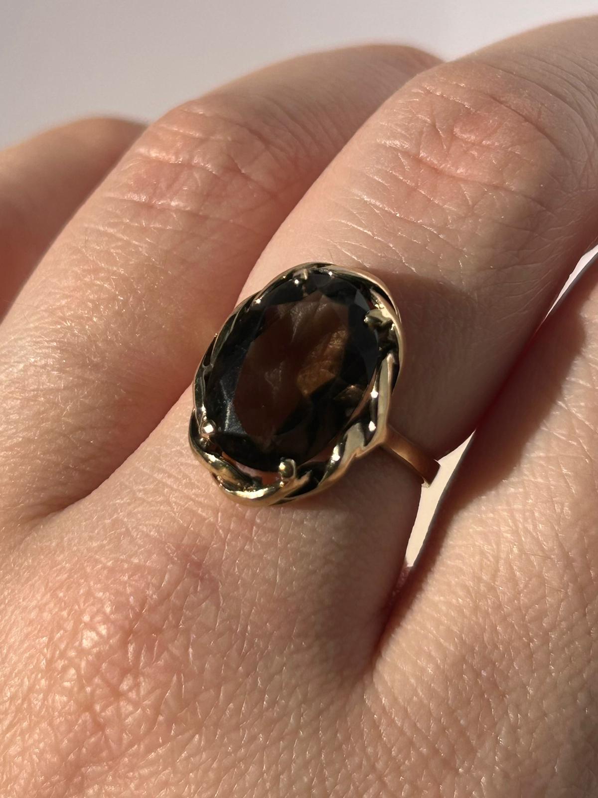 Mysterious Vintage 8K Gold Ring with Oval-Cut Smoky Quartz